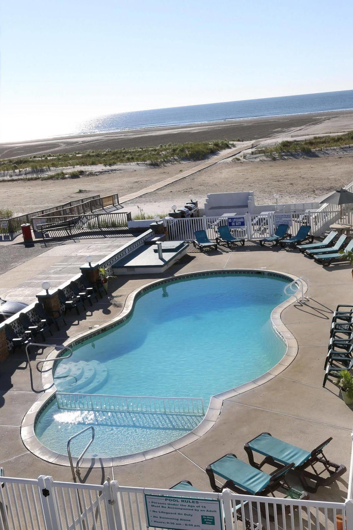 Monterey Resort Уайлдууд Крест Екстериор снимка