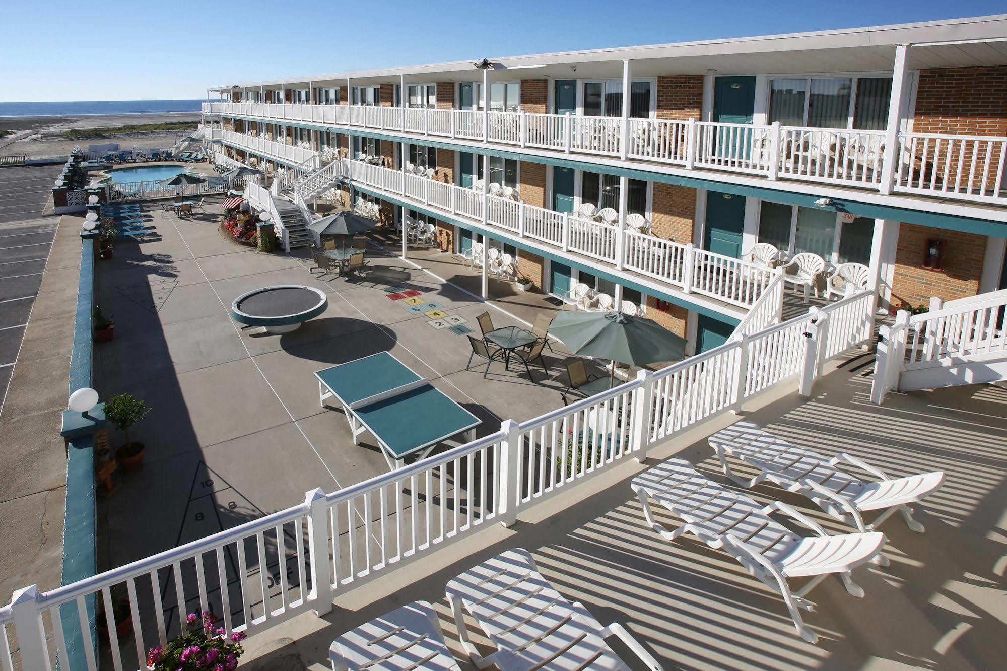 Monterey Resort Уайлдууд Крест Екстериор снимка