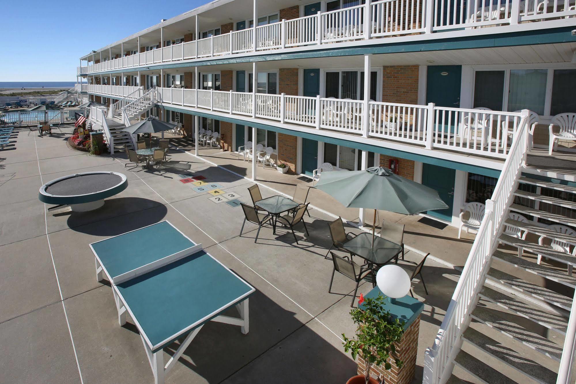 Monterey Resort Уайлдууд Крест Екстериор снимка